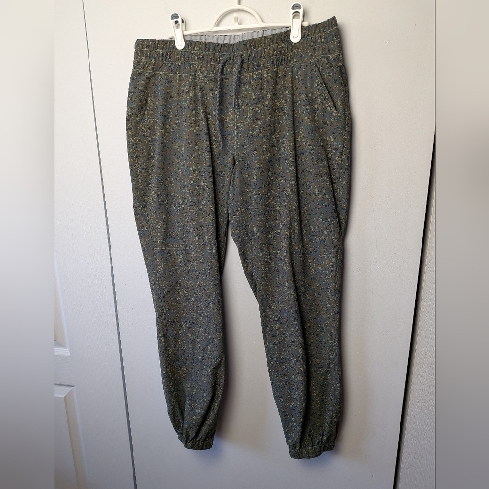 MEC Women Outdoor Camo Lightweight Pants Size 14 Reg Pockets And Waist Laces